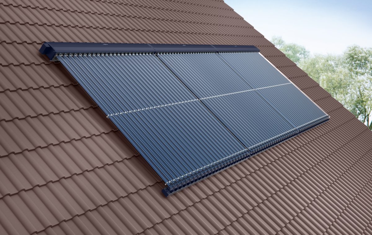 Solarthermie-Röhrenkollektoren auf einem Ziegeldach